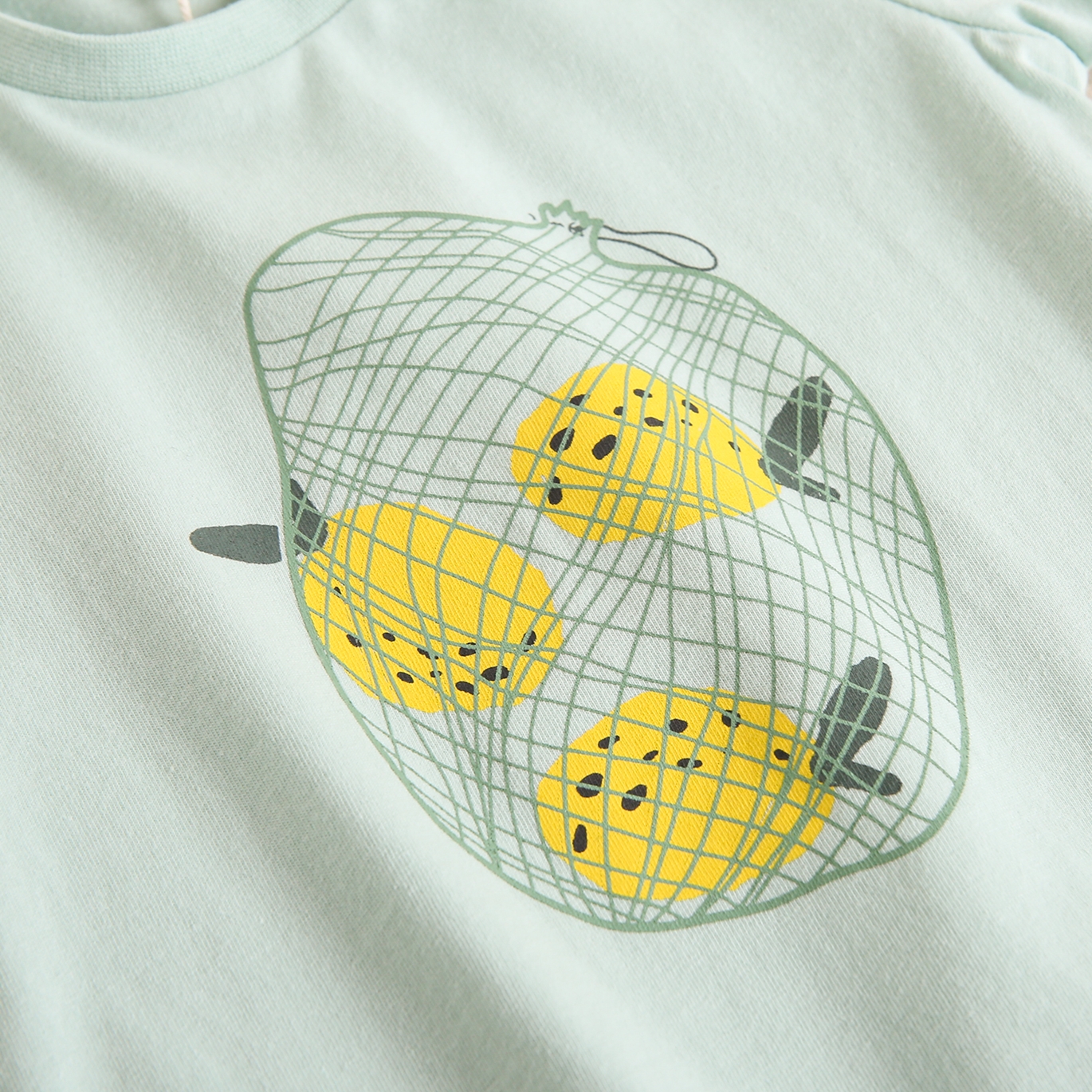 Imagen de Camiseta verde para bebé con dibujo de limones