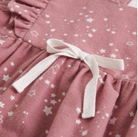 Imagen de Vestido de bebé niña rosa de franela con estampado de estrellas blancas