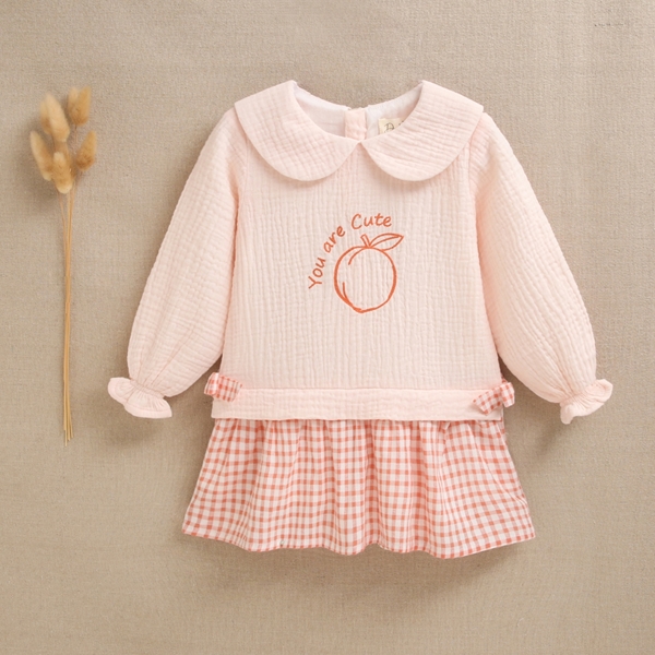 Imagen de Vestido bebé niña rosa palo con cuello bebé con falda de volante en vichy coral y blanco