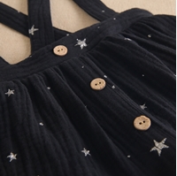 Imagen de Ranita de bebé niña con tirantes en color negro con estrellas en purpurina en plata 