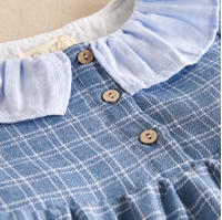 Imagen de Vestido de bebé niña cuadros azul y blanco con cuello volante en azul claro