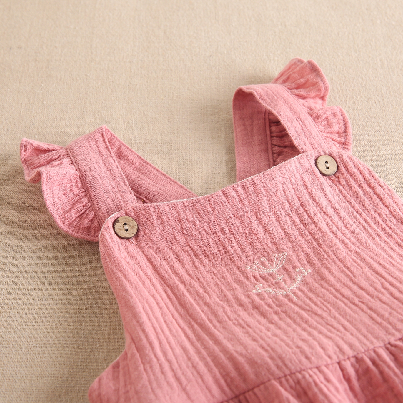 Imagen de Ranita de bebé niña rosa de bambula con detalle bordado blanco