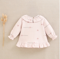 Imagen de Sudadera de bebé niña rosa con estampado corazones y cuello volante