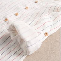 Imagen de Camisa de niño blanca con rayas azules y rojas