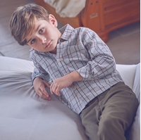 Imagen de Camisa de niño gris con cuadros rojo, granate y marrón