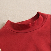 Imagen de Camiseta granate de niña con volantes laterales y cinta dorada