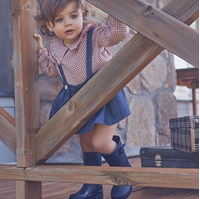Imagen de Ranita de bebé niña en color vaquero con tirantes y botones madera