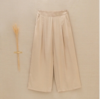 Imagen de Pantalón de niña largo, en satén, color beige-dorado