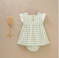 Imagen de Vestido de bebé niña estilo jesusito en cuadros vichy verdes y blancos