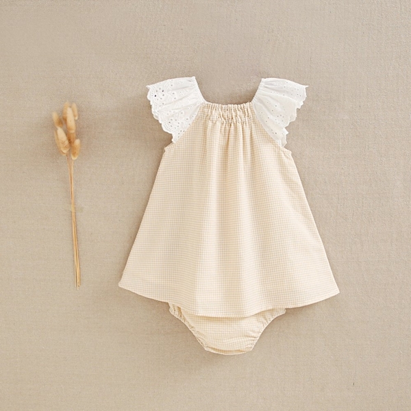 Imagen de Vestido de bebé niña con braguita en vichy vainilla