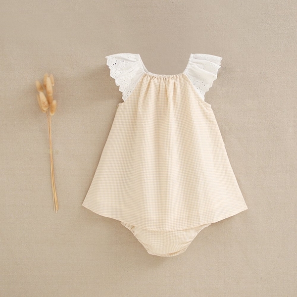Imagen de Vestido de bebé niña con braguita en vichy vainilla
