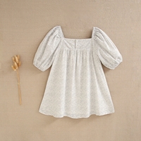 Imagen de Vestido de niña blanco estampado de hojas grises