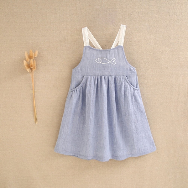 Imagen de Vestido de niña azul con bordado de pez