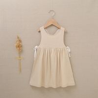 Imagen de Vestido de niña en color beige con tirantes