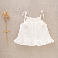 Imagen de Vestido de bebé niña blanco de tirantes con borlas