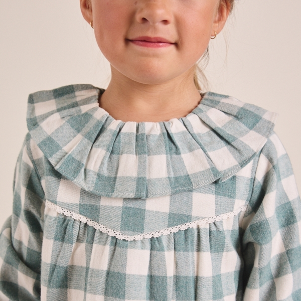 Imagen de Vestido de niña en cuadros vichy verde agua y blanco con cuello volante