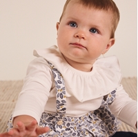 Imagen de Ranita de bebé niña con estampado de hojas azul y mostaza