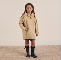 Imagen de Gabardina de niña en color camel con lazo e interior de guatiné