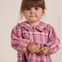 Imagen de Conjunto de bebé niña de vestido de franela de cuadros rosa y morado y calcetín granate con lazo