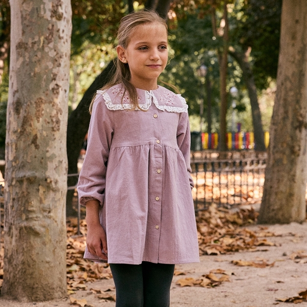 Imagen de Vestido de niña morado con cuello cuadrado bordado