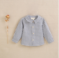 Imagen de Conjunto de bebé niño de camisa de cuadro vichy azul marino y blanco con cuello bebé y short gris 