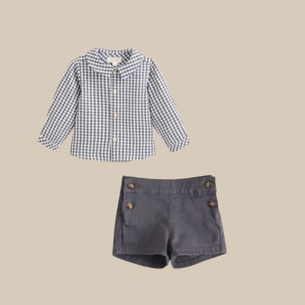 Imagen de Conjunto de bebé niño de camisa de cuadro vichy azul marino y blanco con cuello bebé y short gris 