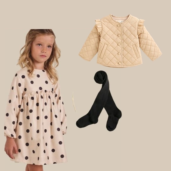 Imagen de Conjunto de niña de vestido crudo de lunares negros con lazo y leotardos lisos negros con abrigo acolchado camel