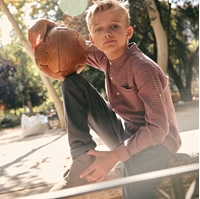 Imagen de Camisa de niño en cuadros bicolor malva talpa y blanco con cuello mao