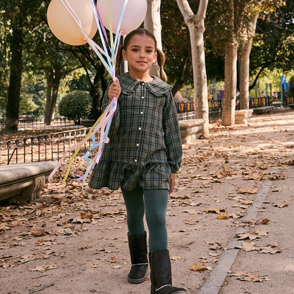 Imagen de Vestido de niña verde oliva con cuadros azul marino y cuello Peter Pan