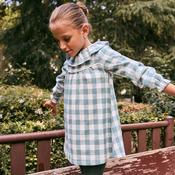 Imagen de Vestido de niña en cuadros vichy verde agua y blanco con cuello volante