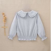 Imagen de Blusa de niña con cuello peter pan con rayas azules y blancas